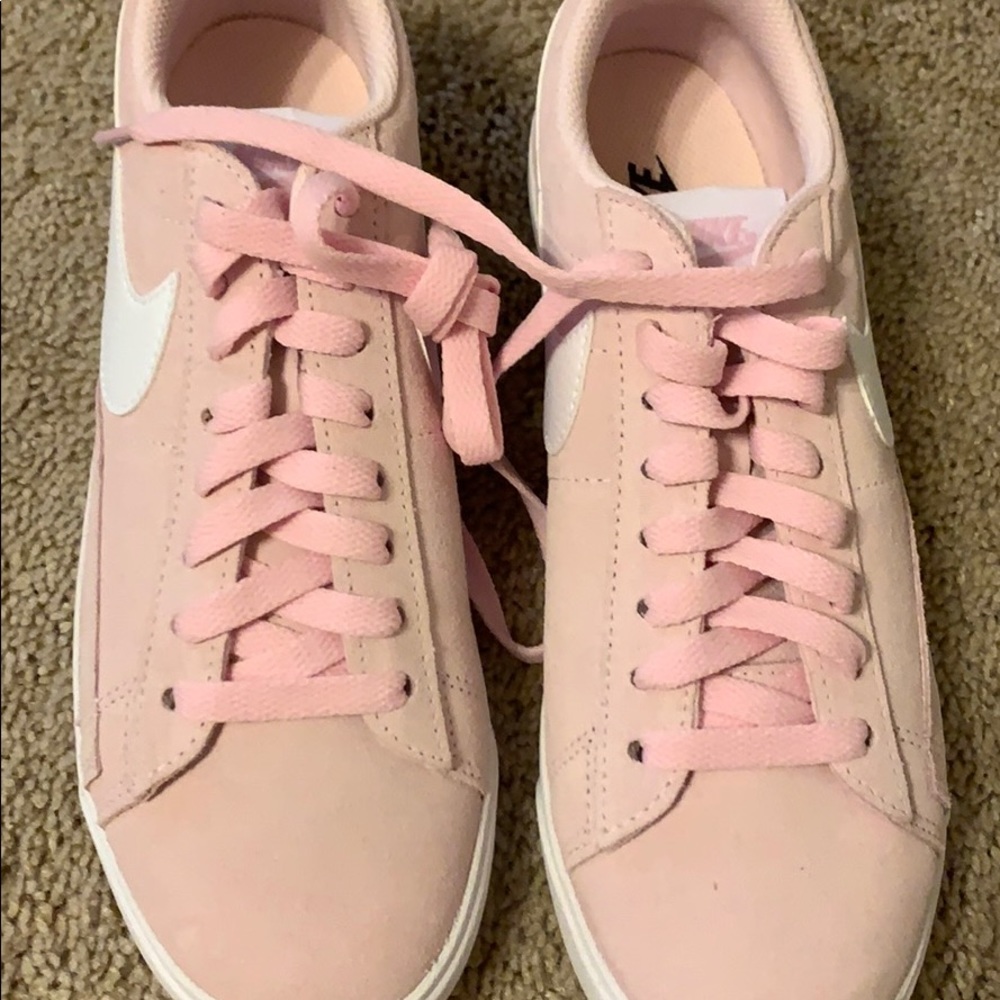 Nike sneakers Brand new never wore